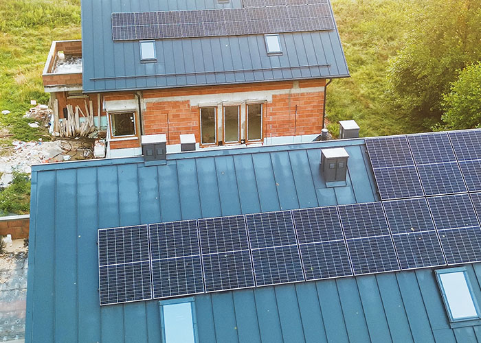 Kredyt ekologiczny. Jak sfinansować panele fotowoltaiczne i inwestycje w zieloną energię?