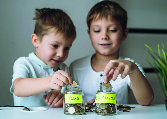 Jak nauczyć dzieci mądrze obchodzić się z pieniędzmi?