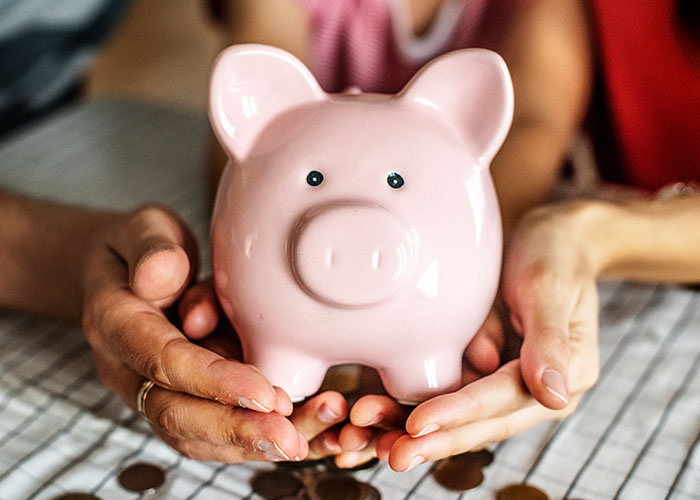 Metoda kopert, słoików i kilku kont. Różne sposoby zarządzania domowym budżetem