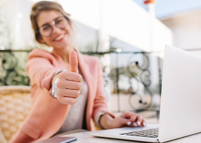 Domowe biuro marzeń. Jak wygodnie pracować online?